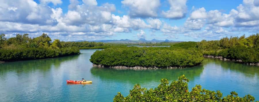 Ile d Ambre Kayaking - Getting on the water near Goodlands