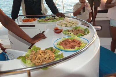 Ilot Gabriel: Catamaran Cruise & BBQ Lunch