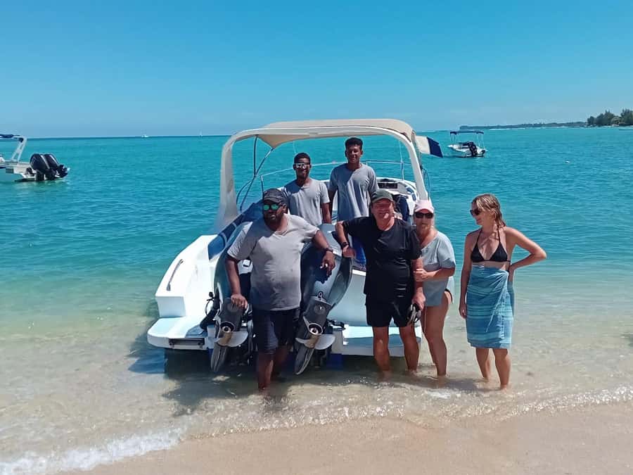 La Preneuse: Dolphin Watching and Snorkeling Speedboat Tour - Practical ways to make the most of your time