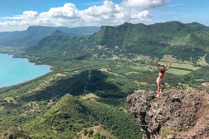 Le Morne Mountain Sunrise Hike & Climb - The mountain’s natural details