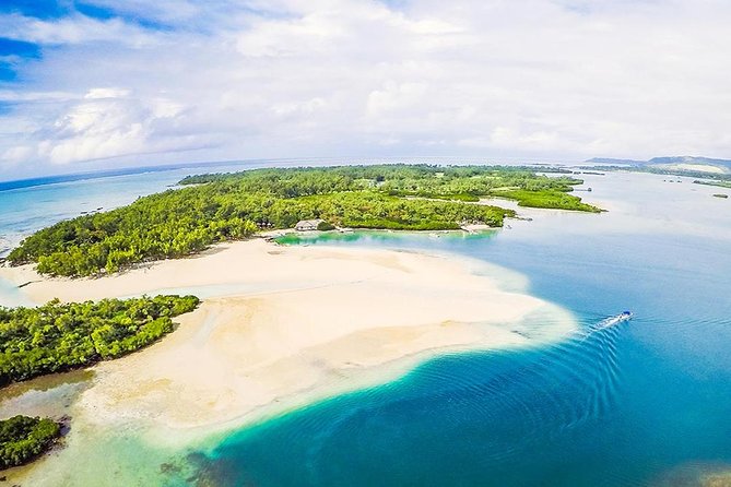 Marvelous Ile aux Cerf island: Speed Boat, Parasailing, Lunch & GRSE waterfall - What to bring and how to prepare