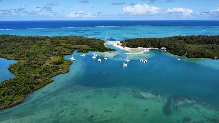 Mauritius 5 Islands Hopping Tours - PRIVATE BOAT - A private morning on Mauritius’s east coast