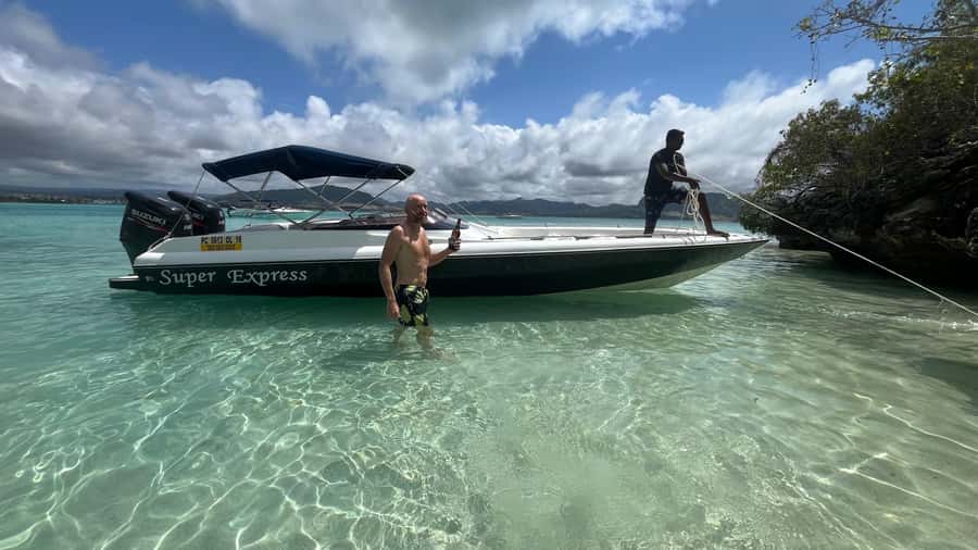 Mauritius 5 Islands Hopping Tours - PRIVATE BOAT - Ile aux Aigrettes and views from the boat