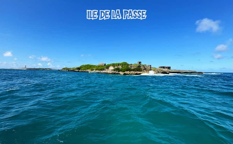 Mauritius: 5 Islands of the East Speedboat Tour with BBQ - Open water and the Île aux Phare lighthouse
