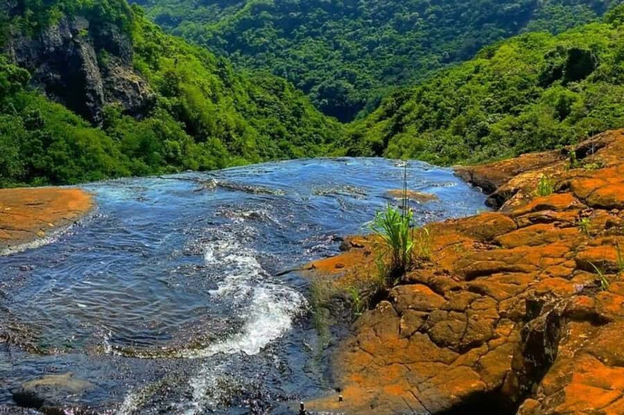 Mauritius: 7 Waterfalls Hike with Lunch and Hotel Transfers - Seeing all seven waterfalls from the valley