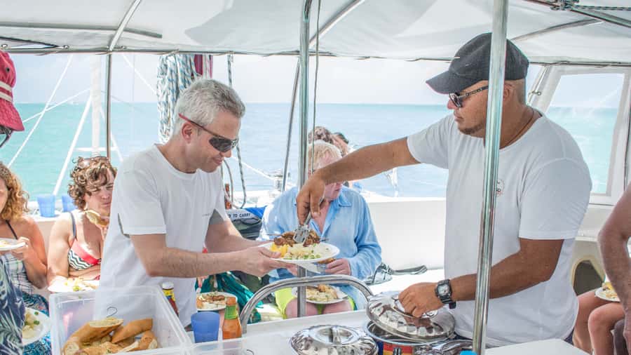 Mauritius: Catamaran Day Cruise to lle aux Cerfs with Lunch - Snorkeling in the Mauritius lagoon