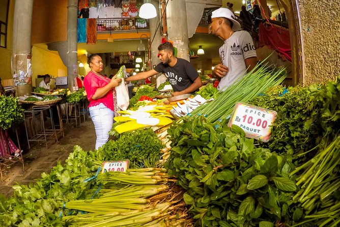 Mauritius City Tour, ALL INCLUSIVE Day Trip, Private SUV Car with Guide - Central Market: the best place to make the day taste like Mauritius