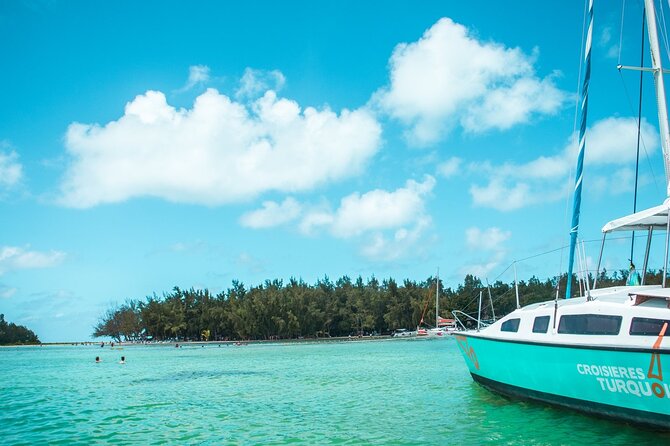 Mauritius : Full day All inclusive Ile aux cerfs Catamaran cruise - Ile aux Cerfs for beach time
