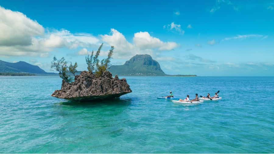 Mauritius: Guided Kayak tour to Benitiers Island - Benitiers Island and a changing access detail