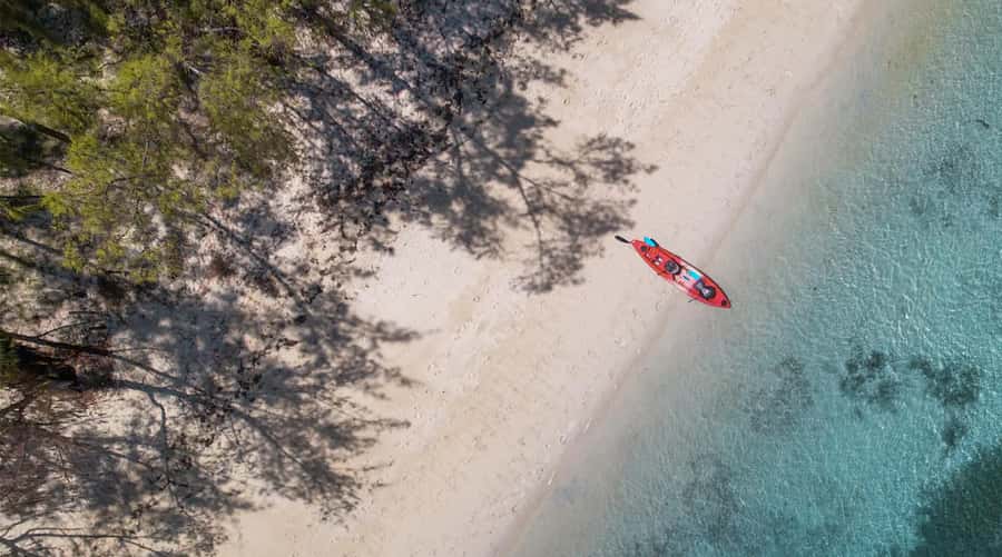 Mauritius: Guided Kayak tour to Benitiers Island - The guides make a practical difference