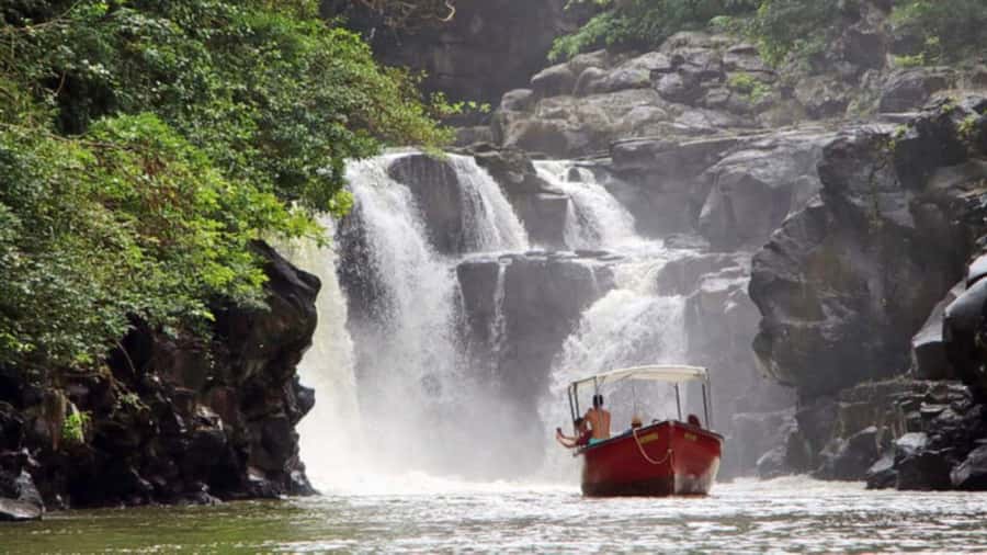 Mauritius: Ile aux Cerf Catamaran w/Waterfall Visit & Lunch - What the $70 price really covers
