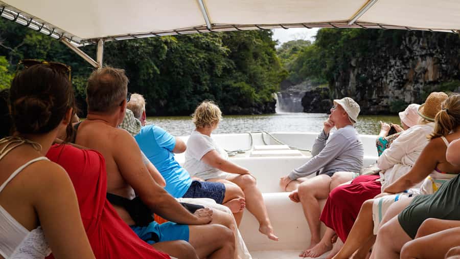 Mauritius: Ile aux Cerfs Boat Tour with BBQ Lunch and Drinks - From Trou D’Eau Douce to the open water