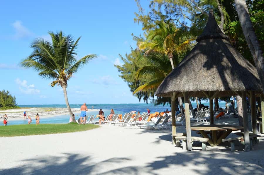Mauritius: Ile aux Cerfs Boat Tour with BBQ Lunch and Drinks - Handling the boat, weather, and timing