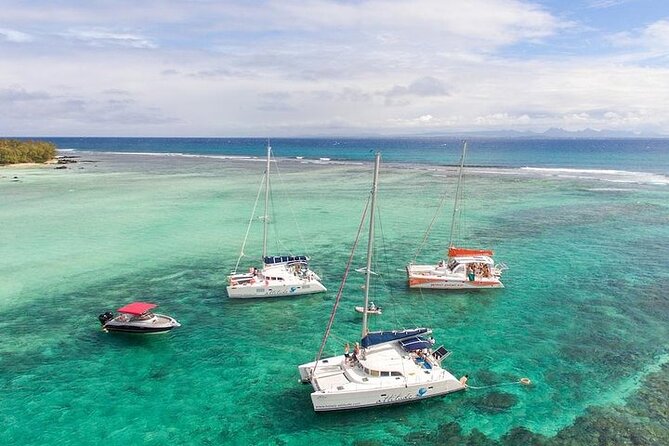 Mauritius: Ile Aux Cerfs Catamaran Tour with Lunch and Drinks - Who should book this Mauritius catamaran day?