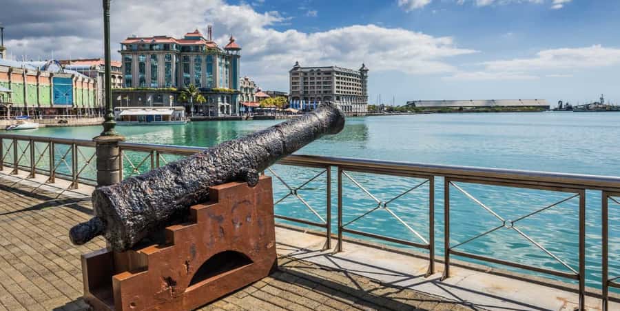 Mauritius: North Tour with Tea Tasting & Oceanarium Visit - Caudan Waterfront for a change of pace
