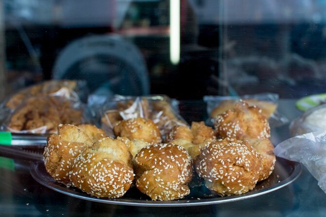 Mauritius: Port Louis Street Food City Tour - A Quiet Pause at Company Garden