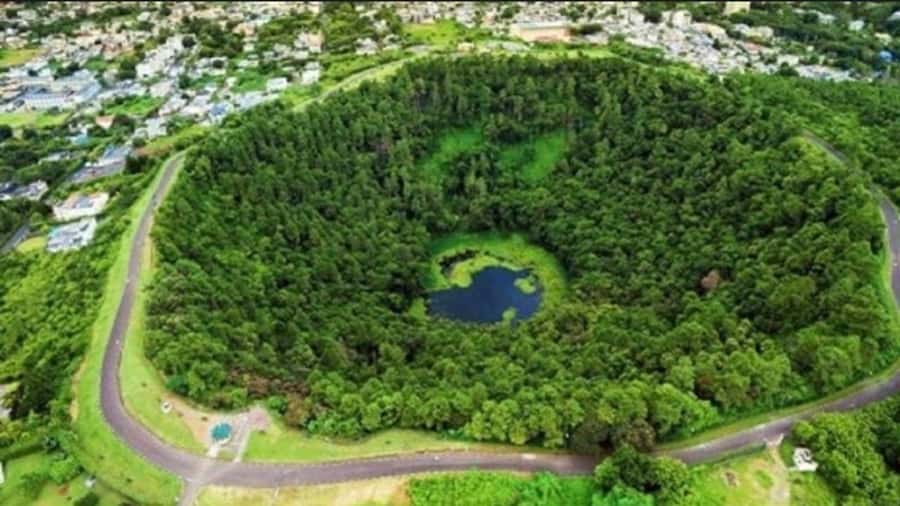 Mauritius: private southwest tour - Trou aux Cerfs, a crater above Curepipe