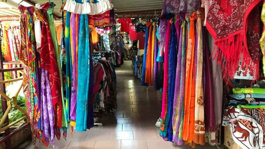 Mauritius: Shopping Tour - Port Louis Markets & Grand Baie - Guide service and the language question