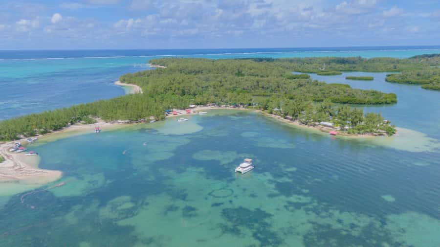 Mauritius: Speedboat Ile aux Cerfs, GRSE Waterfall, BBQ, Bar - What the six-hour schedule feels like