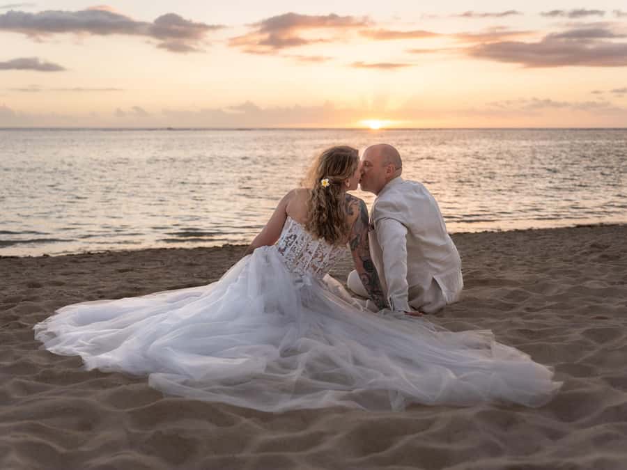 Mauritius: Sunset photoshoot (Honeymoon/family shoots) - The value of professional direction