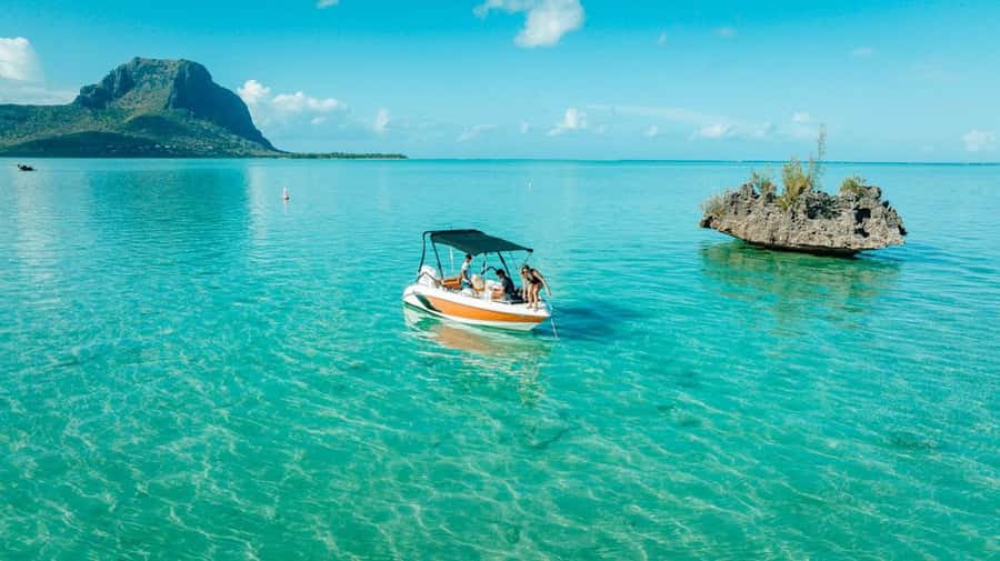 Mauritius: Swim with Dolphins Full-Day with Lunch/Drinks - Should you book this Mauritius dolphin trip?