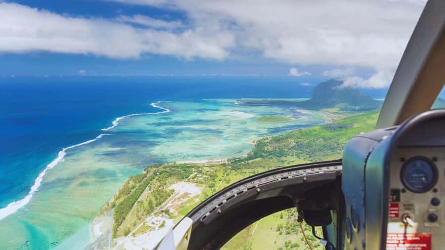 Mauritius: Underwater waterfall by Helicopter tour - Why the Underwater Waterfall Looks Real