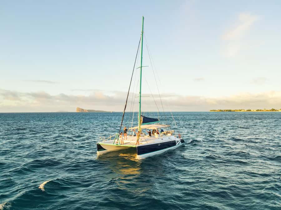 North of Mauritius: Sunset Catamaran Cruise, Drinks & Snacks - What is served on the catamaran