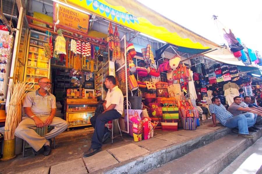 Port Louis: Private Guided Sightseeing Tour - From the bazaar to Caudan Waterfront