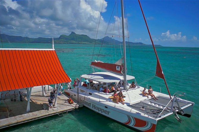 Private Charter Full Day Cruise: Île aux Cerfs - Lunch, drinks, and the extra-cost choices