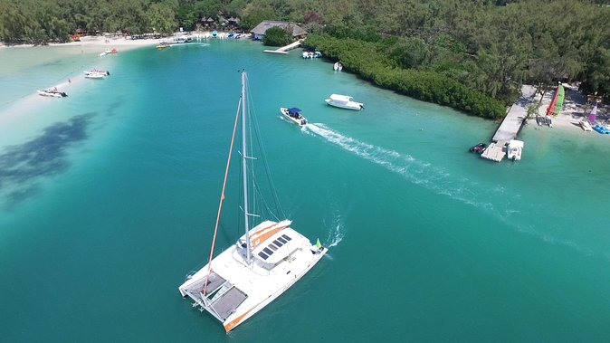 Private Charter Full Day Cruise: Île aux Cerfs - Snorkeling with equipment included