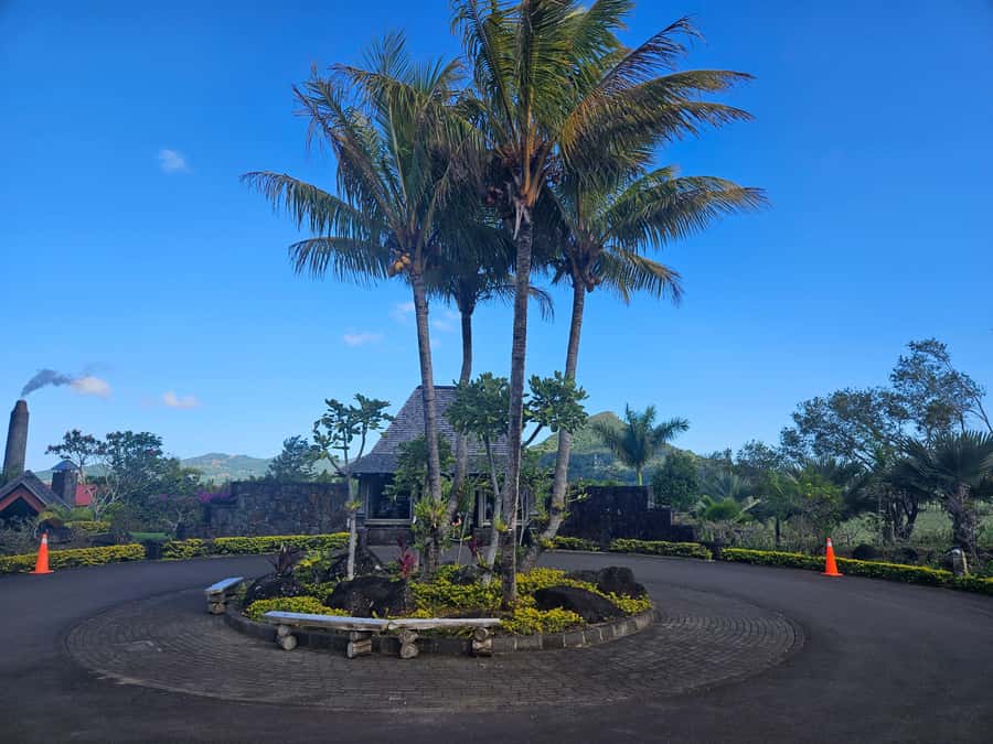 PRIVATE FULL-DAY NORTH AND SOUTH TOUR - Crossing south to Chamarel Waterfall