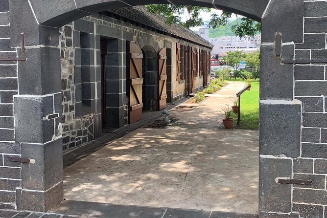 Private Guided Tour of Northern Mauritius with Shopping in Port Louis - Mont Choisy and Grand Baie: short pauses by the water