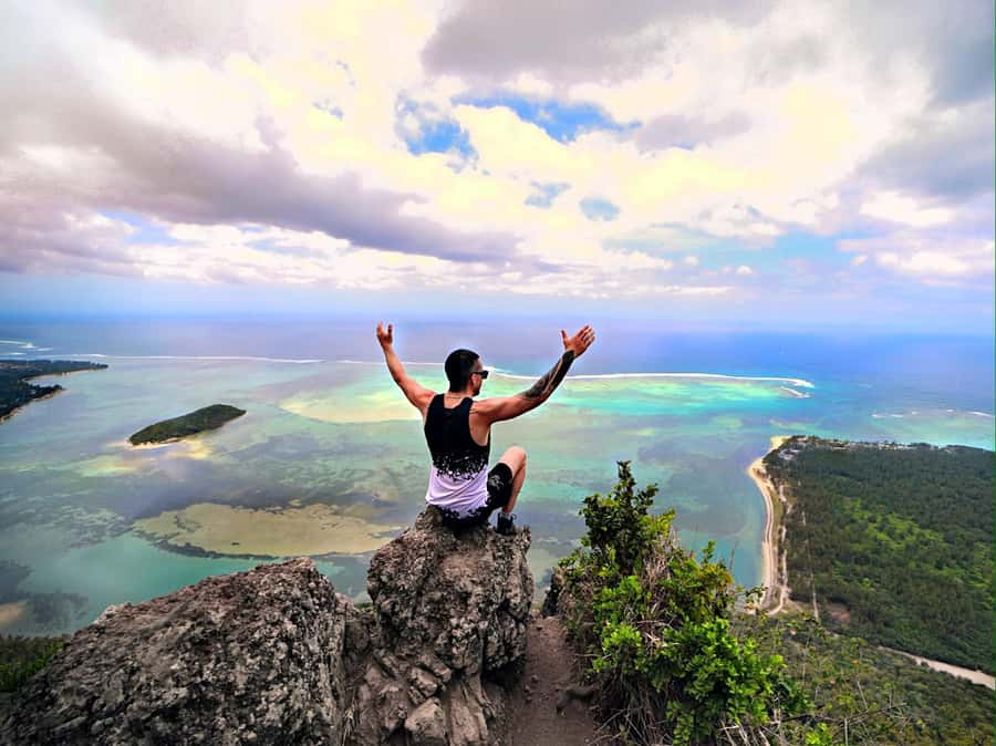 PRIVATE LeMorne Mountain Picturesque Hike-UNESCO Recognised - The first hour: winding trail and green slopes