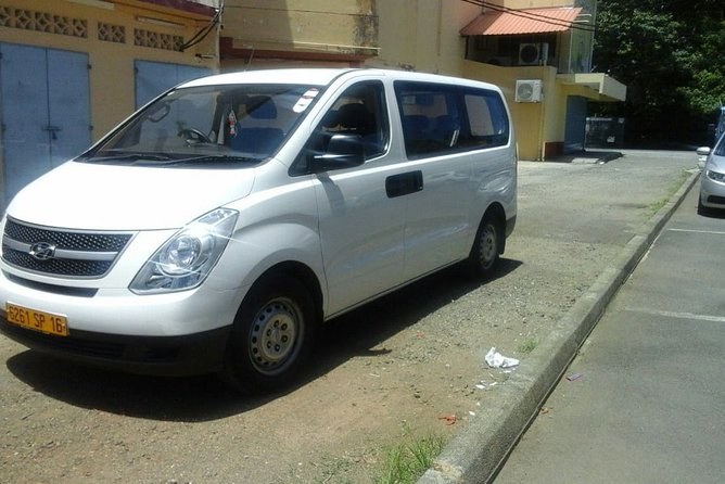 Private Luxury Minibus Transfer from Mauritius Airport to City - A calmer first hour in Mauritius