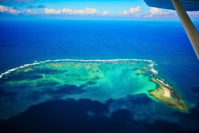 Seaplane Tours over the turquoise lagoon of the East of Mauritius - What the private format means for you