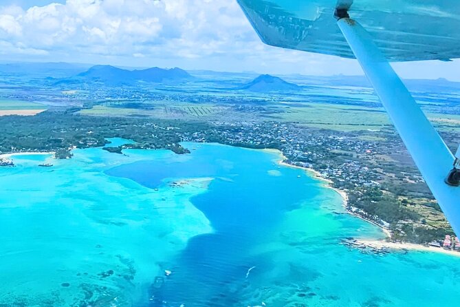Seaplane Tours over the turquoise lagoon of the East of Mauritius - Weather is the main planning issue