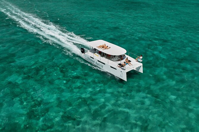 SouthEast Lagoon Discovery on shared basis on a Power Catamaran - Lunch, drinks, and the relaxed mood