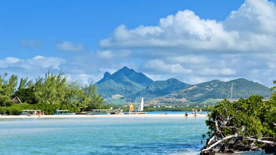 Southern Mauritius: Volcanoes & Coloured Earth - How much time do you really get at each sight?