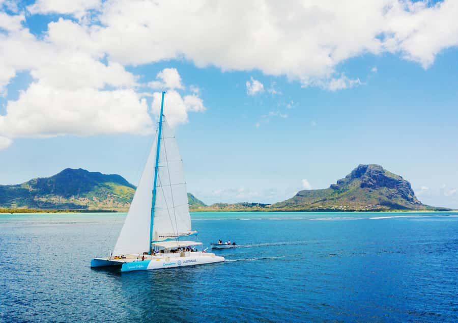 Southwest of Mauritius: Catamaran Cruise w/ Snorkeling - Île aux Bénitiers from 1:30 to 2:00 pm