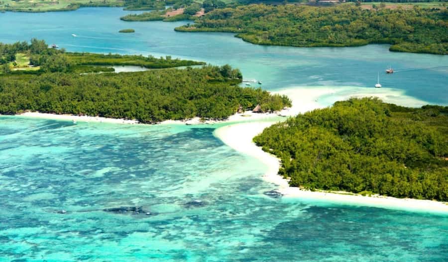 Speed boat to Ile aux Cerfs: Full day incl Lunch & Transfer - Free time on Ile aux Cerfs