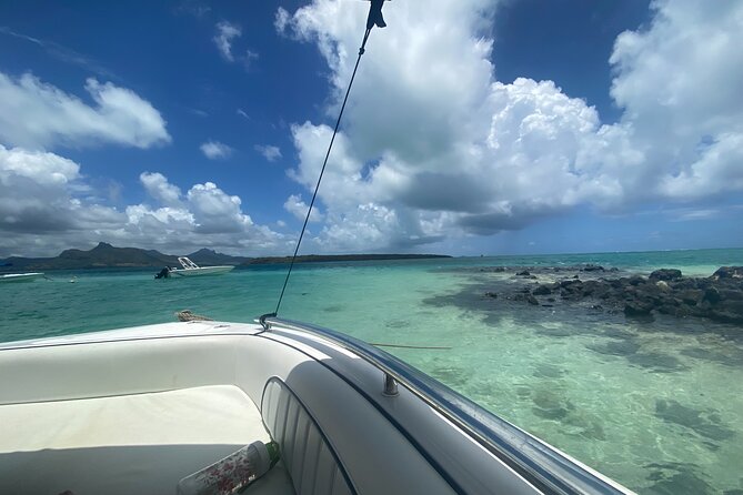 Speed Boat Tour île aux Cerfs and Others Gems of The South - Key points at a glance