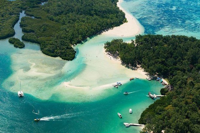 Speedboat Ile aux Cerfs + GRSE Waterfall, BBQ and Bar - Key points to know before booking