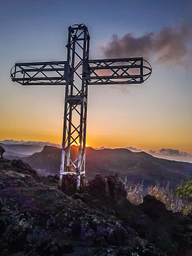 Sunrise hike at Le Morne Brabant with Local Guides (UNESCO) - Starting before dawn at the lagoon