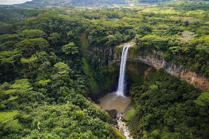 TAXI South guided tour. - Alexandra Falls is brief but worth the camera stop
