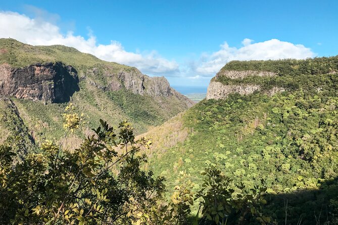 The Tamarind Falls (7 Cascades) Adventure - Crossing the river and scrambling over rock
