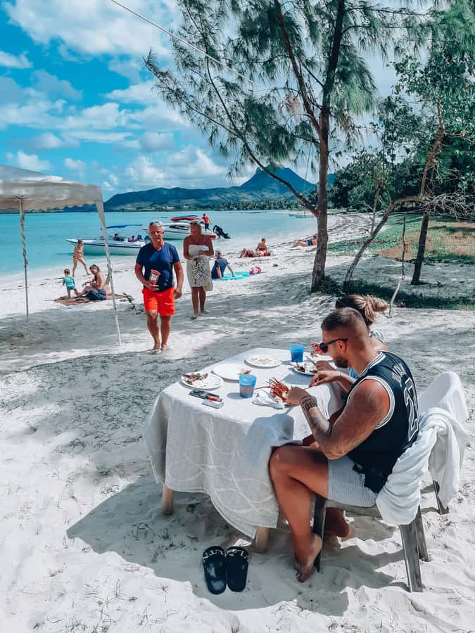 Trou D'Eau Douce: 5 island tour Mauritius with lunch/drinks - Fouquets Island and the five-island idea