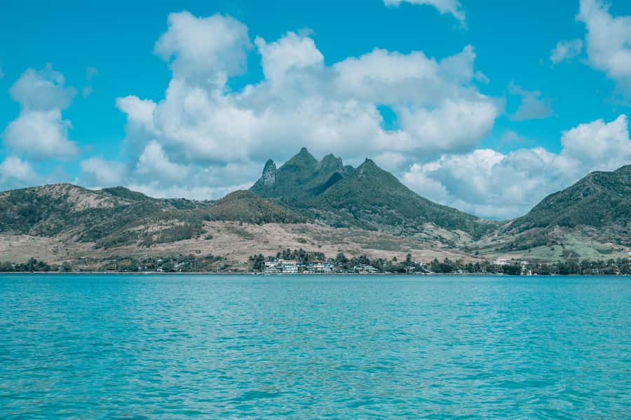 Trou D'Eau Douce: 5 island tour Mauritius with lunch/drinks - Île aux Phares and the naval battle of Grand Port