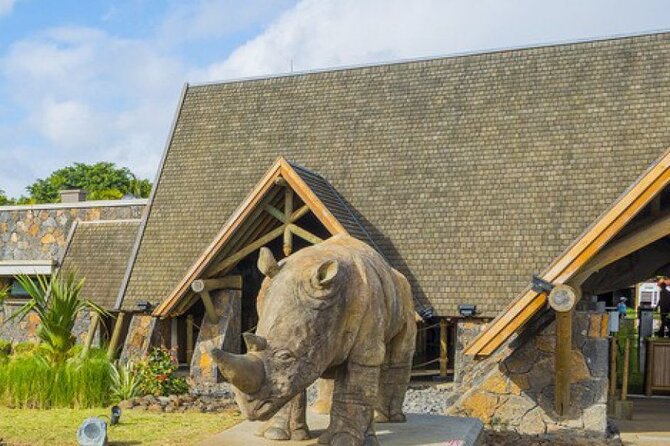 Wild South West Tour : SAFARI & TULAWAKA CASELA PARK & LE MORNE - Flic en Flac: a final beach photograph